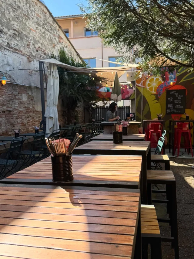 Bonne nouvelle ! 

Notre jardin est prêt à vous accueillir à partir de ce midi 😉

Pensez à réserver votre table via notre lien en bio. 

#cafeginette #terrasseausoleil #jardinginette #restauranttoulouse #mangeratoulouse