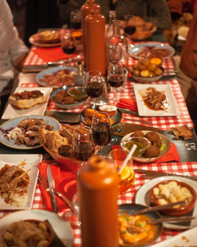 À partager, à picorer en terrasse ou à accompagner d’un verre après le boulot… les soirées au Café Ginette ont clairement le goût de l’été ☀️

#CafeGinette #Toulouse #ToulouseFood #TapasToulouse #ApéroToulouse #BrasserieDeQuartier #FoodToulouse #MinimesToulouse #TerrasseToulouse #AfterworkToulouse #BonnesAdressesToulouse #Tapas #Apéro #RestaurantToulouse #VieDeQuartier